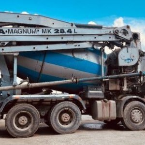 foto pumi 28m/9m3 concrete pump+ mix CIFA 8x4 Scania